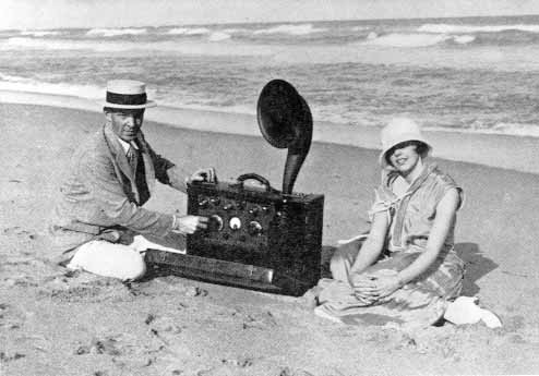 edwin armstrolng and world's first portableradio